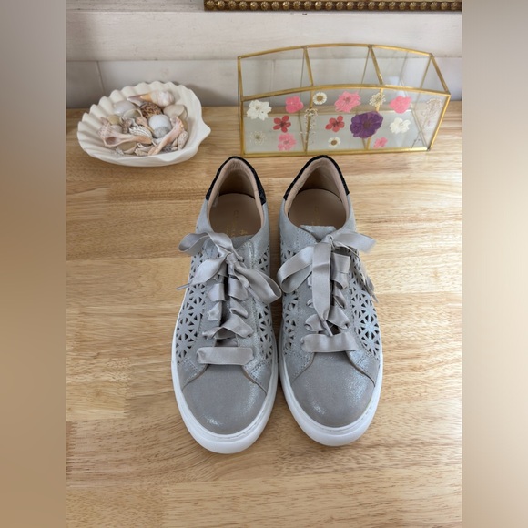 Clorinda Antinori Perforated Leather Zoey Lace Up Sneakers Size 39 Designer - Picture 7 of 9